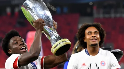 Bayern Munich players celebration with the UEFA Super Cup (Getty)