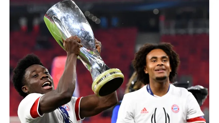 Bayern Munich players celebration with the UEFA Super Cup (Getty)