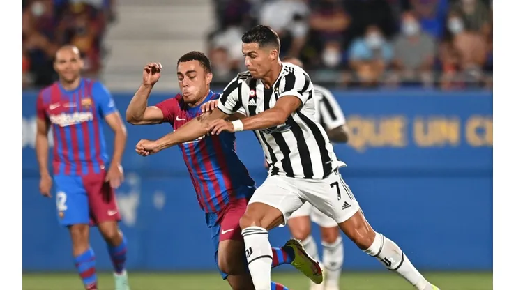 Cristiano Ronaldo and Serginho Dest at Johan Cruyff Stadium (Twitter: @juventus_es).