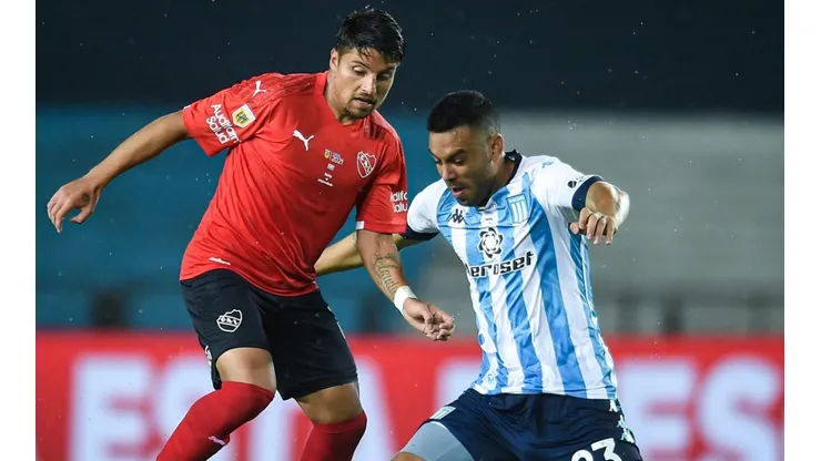 Sebastian Palacios of Independiente (lef) fights ball possesion with Nery Dominguez of Club Racing (right). (Getty)