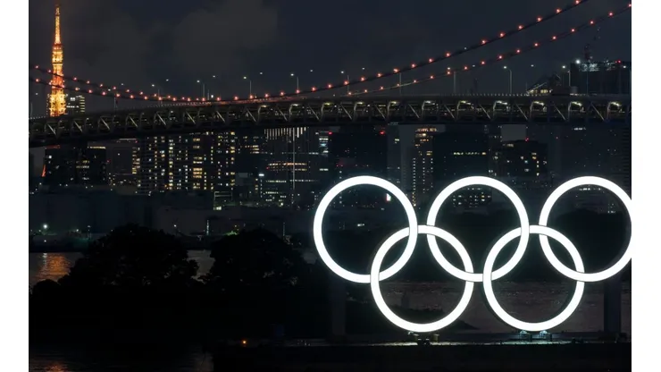 Illuminated Olympic rings are seen in Tokyo. (Getty)