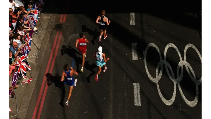Athletes compete in the Men's Marathon at the London 2012 Olympic Games. (Getty)