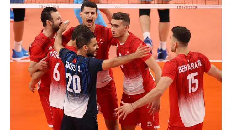 Tokyo 2020: Why does one volleyball player have a different color jersey?