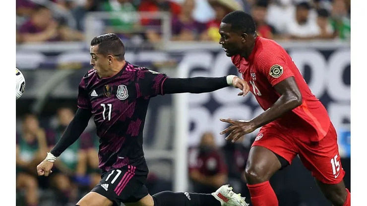 Rogelio Funes Mori of Mexico (left) and Doneil Henry of Canada (Getty).