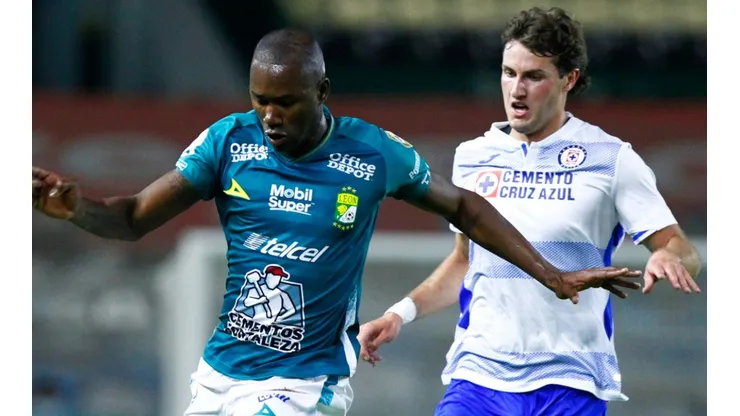 Andres Mosquera of Leon (left) and Santiago Gimenez of Cruz Azul (Getty).