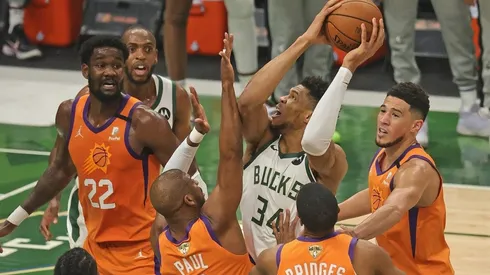 Giannis Antetokounmpo scores against the Suns. (Getty)