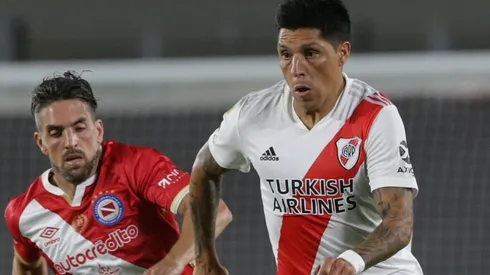 Enzo Perez of River Plate (right) fights for the ball with Gabriel Hauche of Argentinos Juniors (Getty).