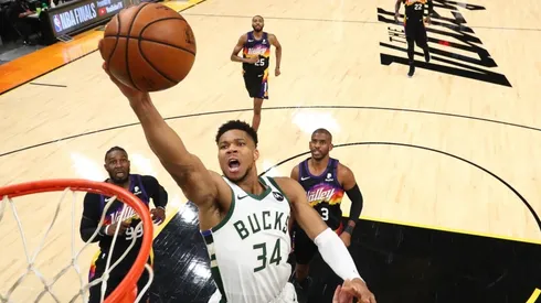 Giannis Antetokounmpo scores over the Suns. (Getty)