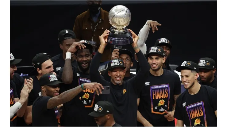 Phoenix Suns celebrate after winning the Western Conference. (Getty)