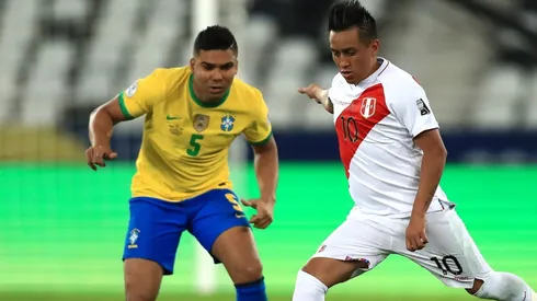 Casemiro and Christian Cueva during Brazil vs. Peru. (Getty)