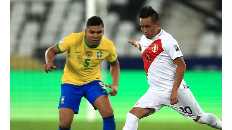 Casemiro and Christian Cueva during Brazil vs. Peru. (Getty)