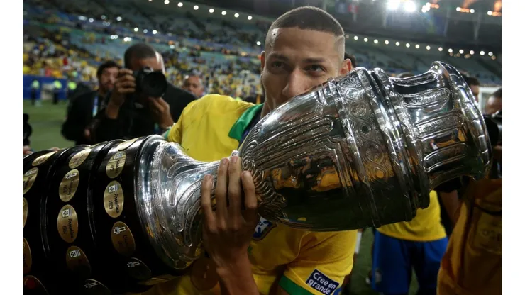 Richarlison with the Copa America trophy in 2019. (Getty)