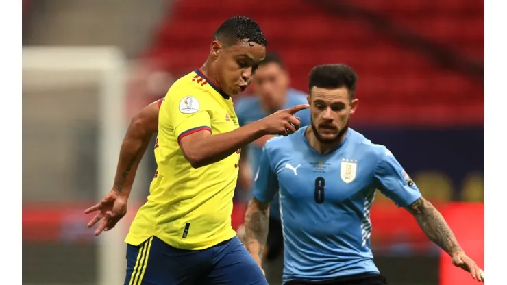 Luis Muriel of Colombia (left) and Nahitan Nández of Uruguay (Getty).