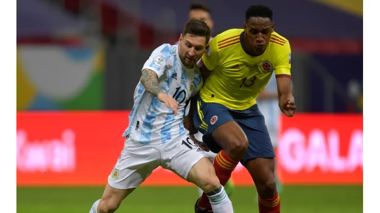 Lionel Messi of Argentina and Yerry Mina of Colombia fighting for the ball. (Getty)