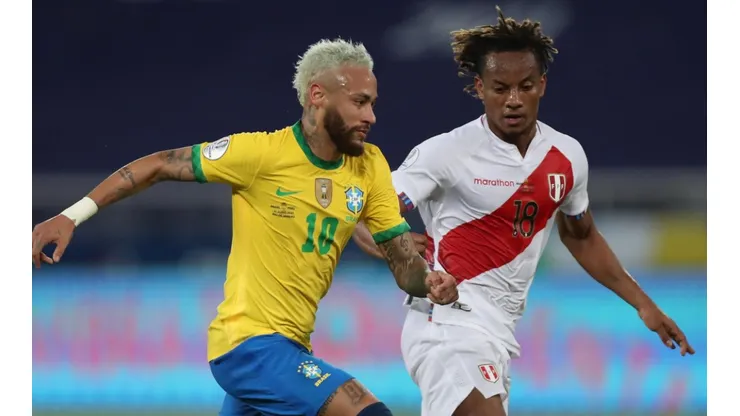 Neymar of Brazil (left) and André Carrillo of Peru (Getty).