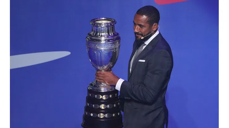 Jean Beausejour of Chile with the Copa America trophy. (Getty)