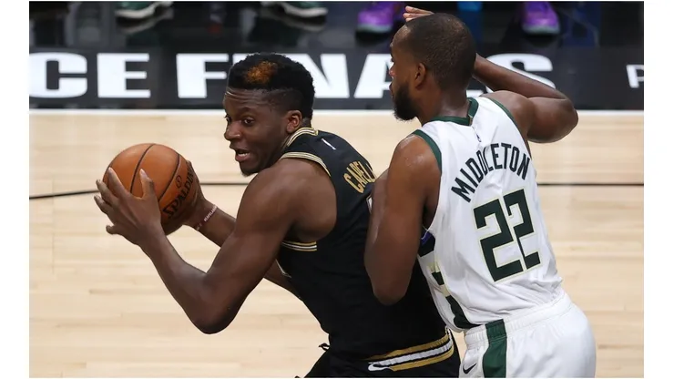 Khris Middleton guarding Clint Capela. (Getty)