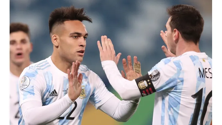 Lautaro Martínez and Lionel Messi. (Getty)