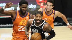 Deandre Ayton and Devin Booker guarding Paul George. (Getty)