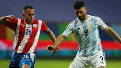 Robert Piris Da Motta of Paraguay (left) and Sergio Aguero of Argentina fight for the ball. (Getty)