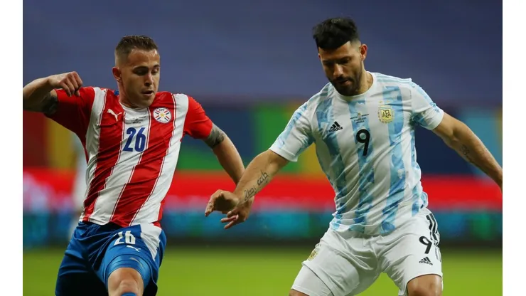 Robert Piris Da Motta of Paraguay (left) and Sergio Aguero of Argentina fight for the ball. (Getty)