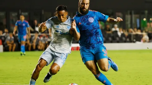 Andy Najar (left) of DC United and Gonzalo Higuain (right) of Inter Miami. (Getty)