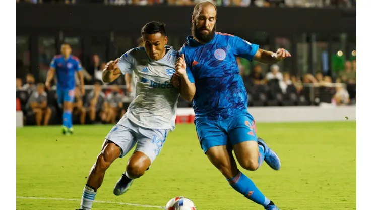 Andy Najar (left) of DC United and Gonzalo Higuain (right) of Inter Miami. (Getty)