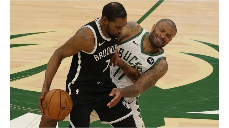 PJ Tucker guarding Kevin Durant. (Getty)