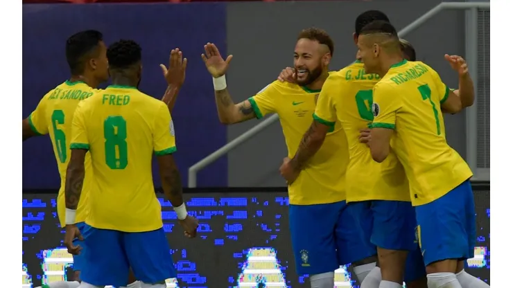 Neymar and his teammates celebrate his goal (Getty).