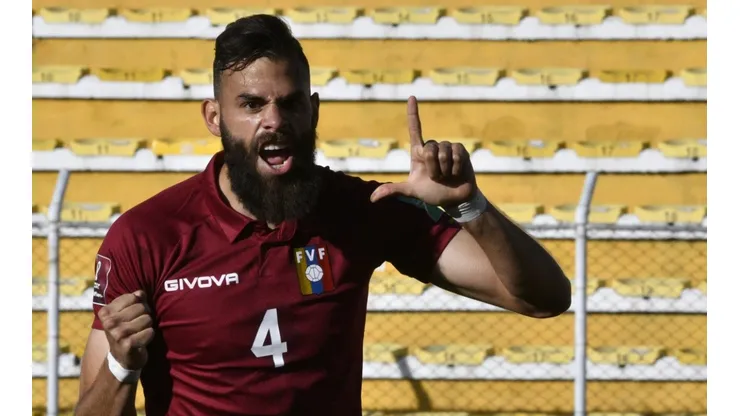 Jhon Chancellor celebrates a goal with La Vinotinto (Getty).