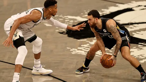 Giannis Antetokounmpo (left) of the Milwaukee Bucks guards Mike James (right) of the Brooklyn Nets. (Getty)