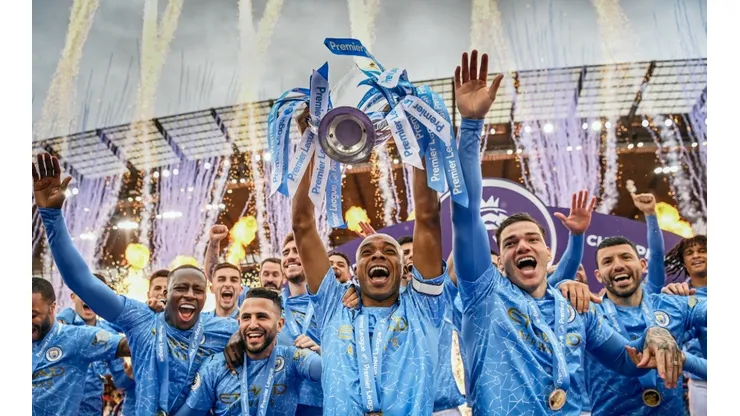 Manchester City players lift the 2020-21 Premier League Trophy. (Getty)