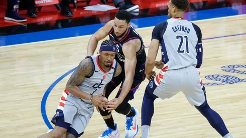 Ben Simmons guarding Bradley Beal. (Getty)