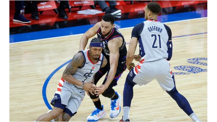 Ben Simmons guarding Bradley Beal. (Getty)