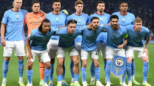 Manchester City players pose for a team photo prior to the UEFA Champions League 2022/23 final.