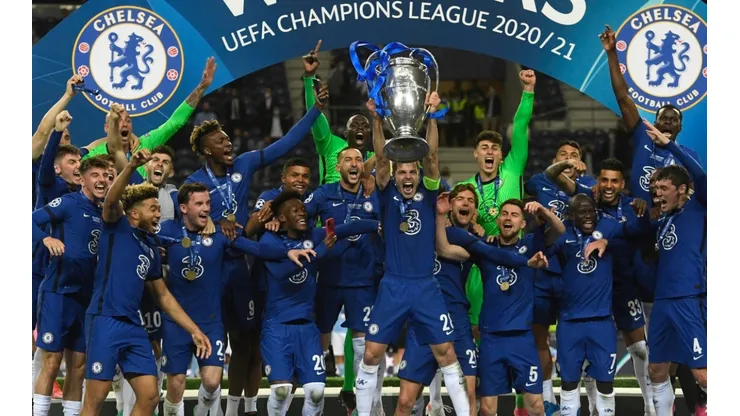 Chelsea players lift the UEFA Champions League trophy in the 2021 final (Getty).