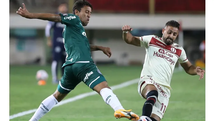 Marcos Rocha (left) of Palmeiras competes for the ball with Luis Urruti (right) of Universitario. (Getty)