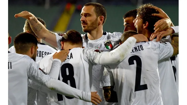Italy players celebrate after a goal. (Getty)