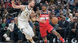 Domantas Sabonis guarding Bradley Beal. (Getty)