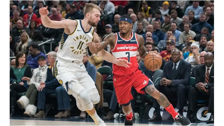 Domantas Sabonis guarding Bradley Beal. (Getty)