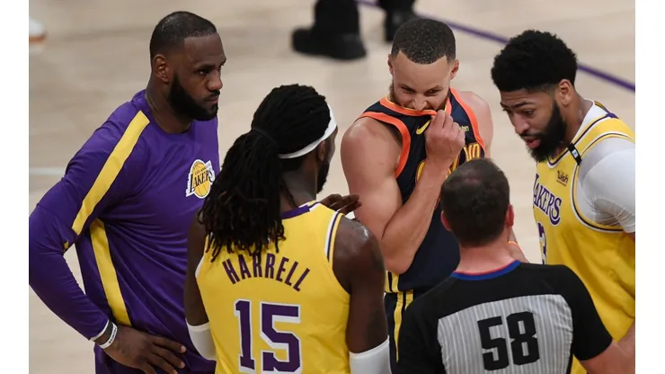 Stephen Curry reacts during the Warriors vs Lakers game (Getty).