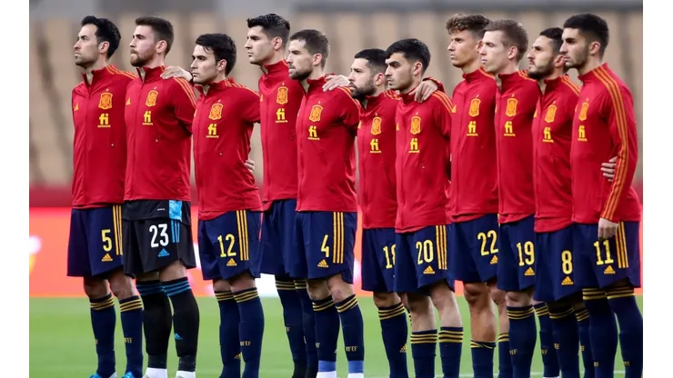 Players of Spain line up prior a game in 2021. (Getty)