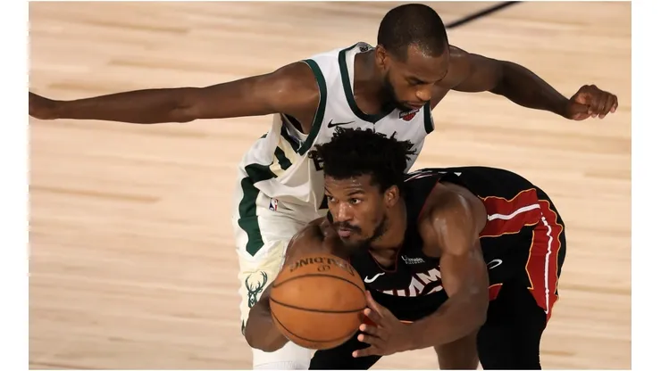 Khris Middleton guarding Jimmy Butler. (Getty)