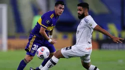 Cristian Pavón and Felipe during Boca's 2-0 victory over Santos in Matchday 2 of Group C (Getty).