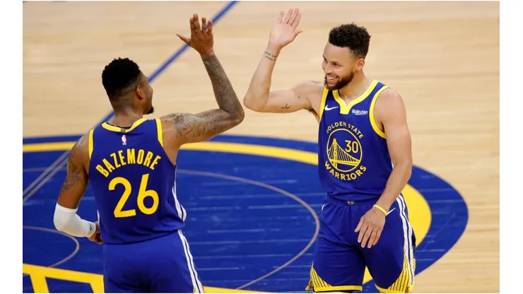 Stephen Curry & Kent Bazemore. (Getty)