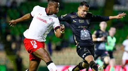 Michael Estrada (left) of Toluca kicks the ball against Osvaldo Rodriguez (right) of Leon. (Getty)