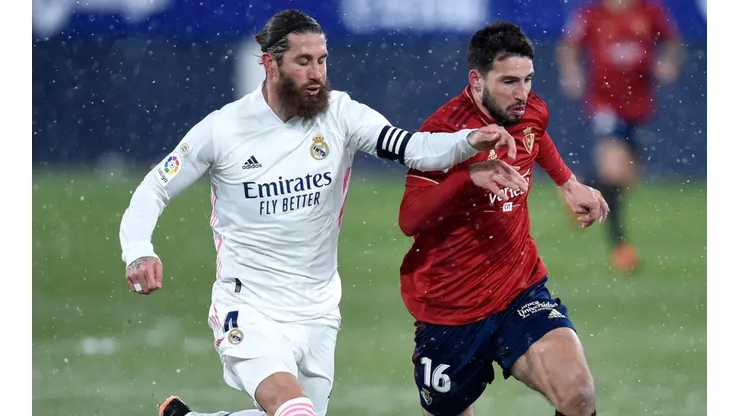 Jonathan Calleri (right) of Osasuna is challenged by Sergio Ramos (left) of Real Madrid. (Getty)