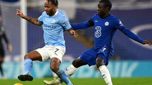 Raheem Sterling (left) of Manchester City is challenged by N'Golo Kante (right) of Chelsea. (Getty)