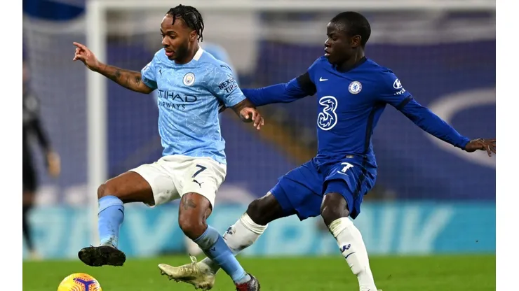 Raheem Sterling (left) of Manchester City is challenged by N'Golo Kante (right) of Chelsea. (Getty)
