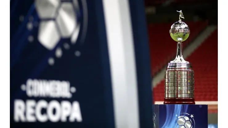 Detail of the 2021 Copa Libertadores trophy. (Getty)